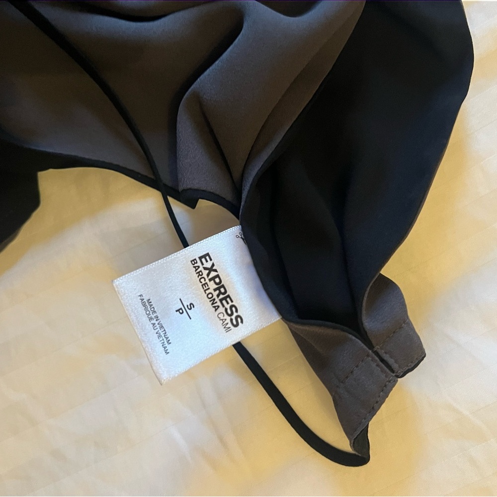Express Halter - Picture 2 of 2